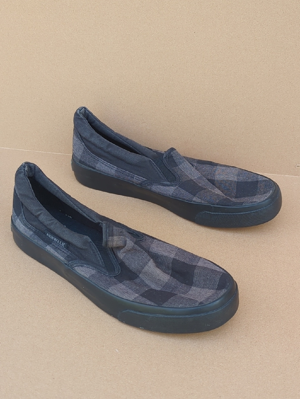 Airwalk Men's Checkered Canvas Sneakers Slip On 11 Charcoal Gray Comfy Casual